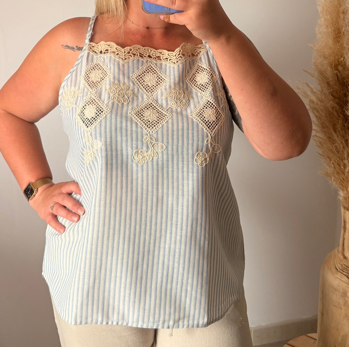 Top rayé bleu à bretelles - Détail en crochet