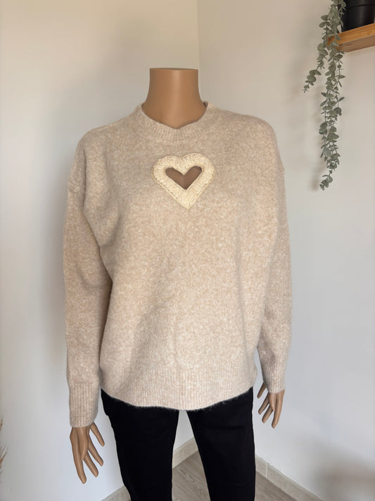 Pull beige détail cœur