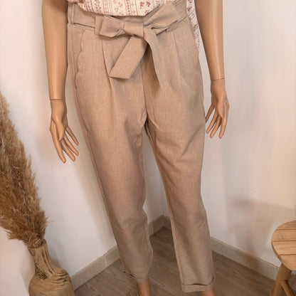 Pantalon beige confortable à nouer